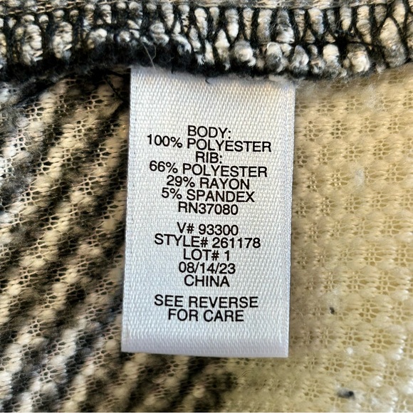 Charlotte By Cato Sz L (14-16) Girls Sherpa Sweater Black Gray & White NWT - Picture 4 of 5